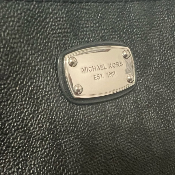 🎉EUC! Large Michael Kors wristlet - Picture 3 of 3